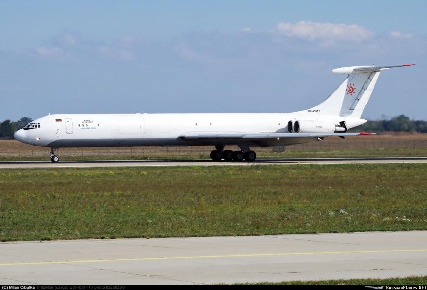 Rada Airlines ил-62