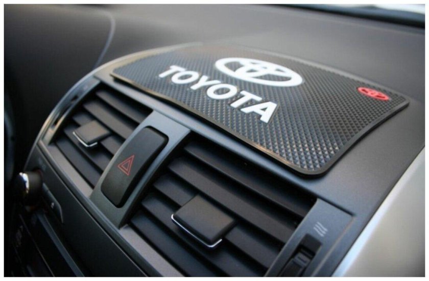 Коврик на Торпедо Тойота Королла 150