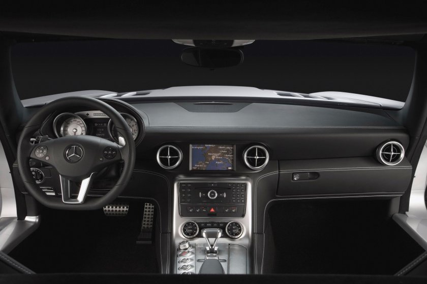 Mercedes Benz SLS AMG Interior