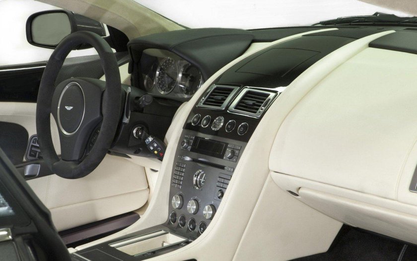 Aston Martin DBS 2010