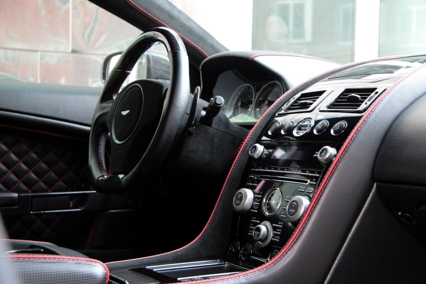 Aston Martin DBS 2011