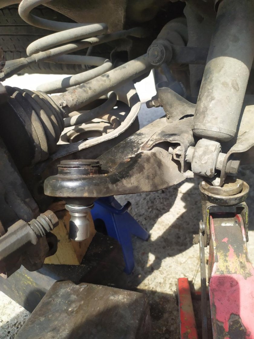 Замена шаровой опоры Ниссан Патфайндер r51