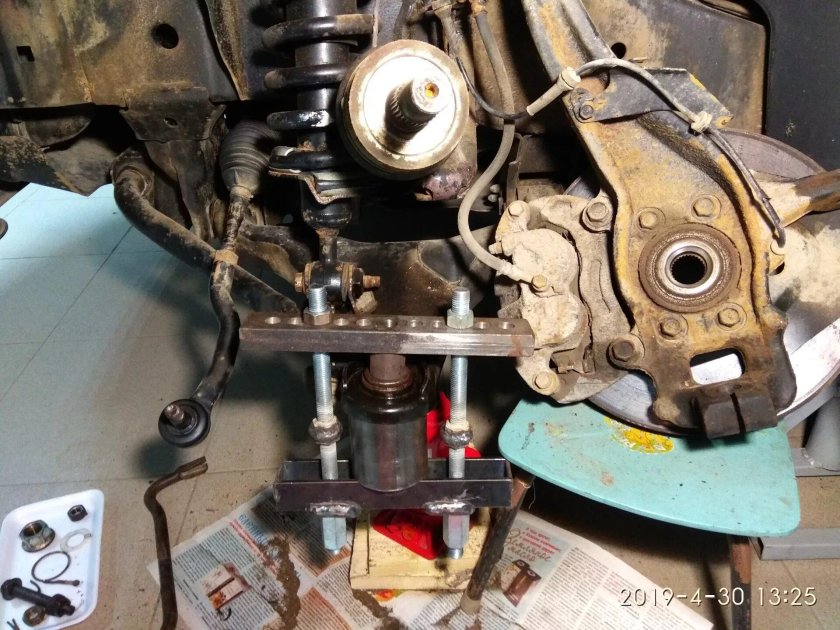 Нижняя шаровая Патфайндер r51