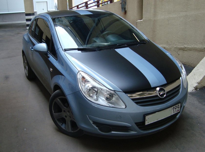 Опель Корса серебристый