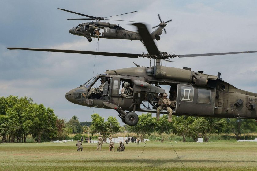 Sikorsky uh-60 Black Hawk вертолёты США