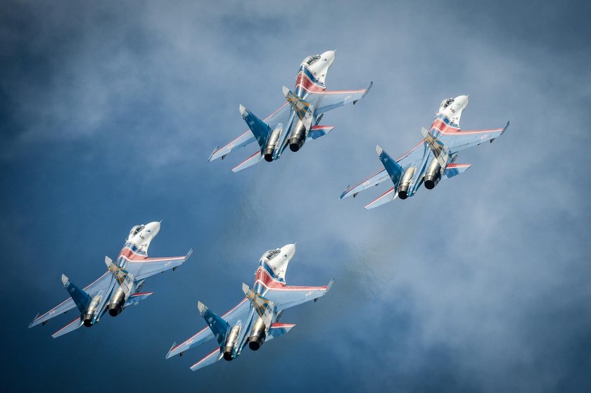 Русские Витязи самолеты Су-27