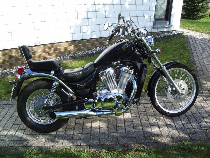 Suzuki Intruder vs 800