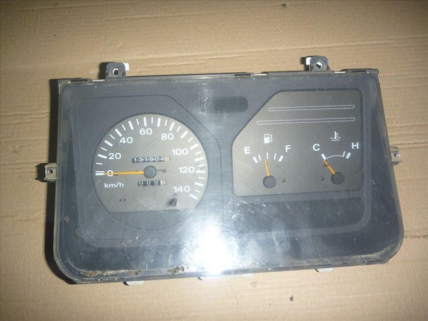 Приборная панель Исузу Эльф