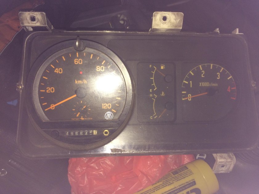 Isuzu Elf 1999 панель приборов