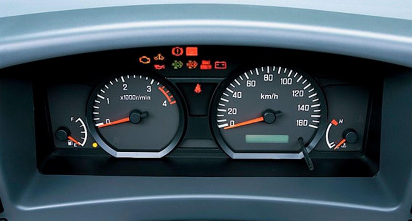 Приборная панель Isuzu Elf