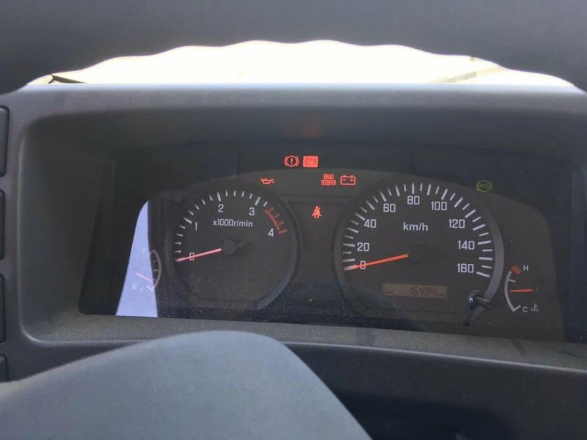 Isuzu Elf 1999 панель приборов