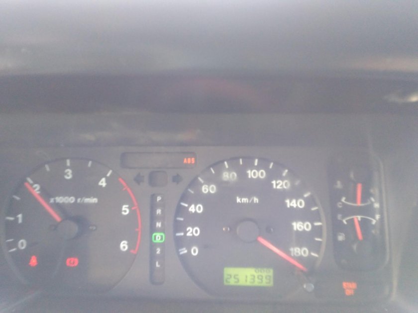 Isuzu Bighorn 2001 приборная панель