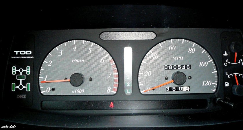 Isuzu Bighorn 2001 приборная панель