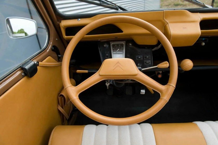 Ситроен 2cv салон