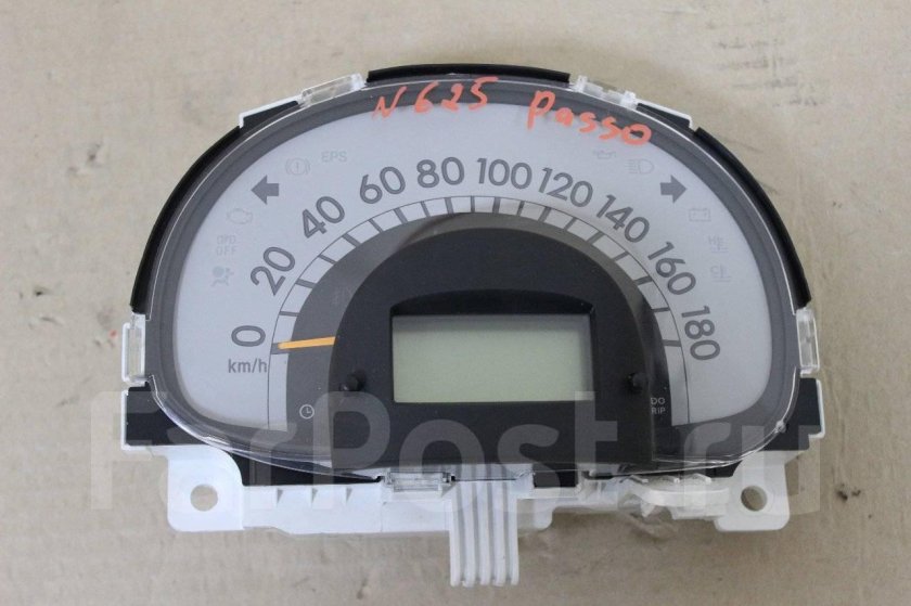 Тойота Пассо приборка