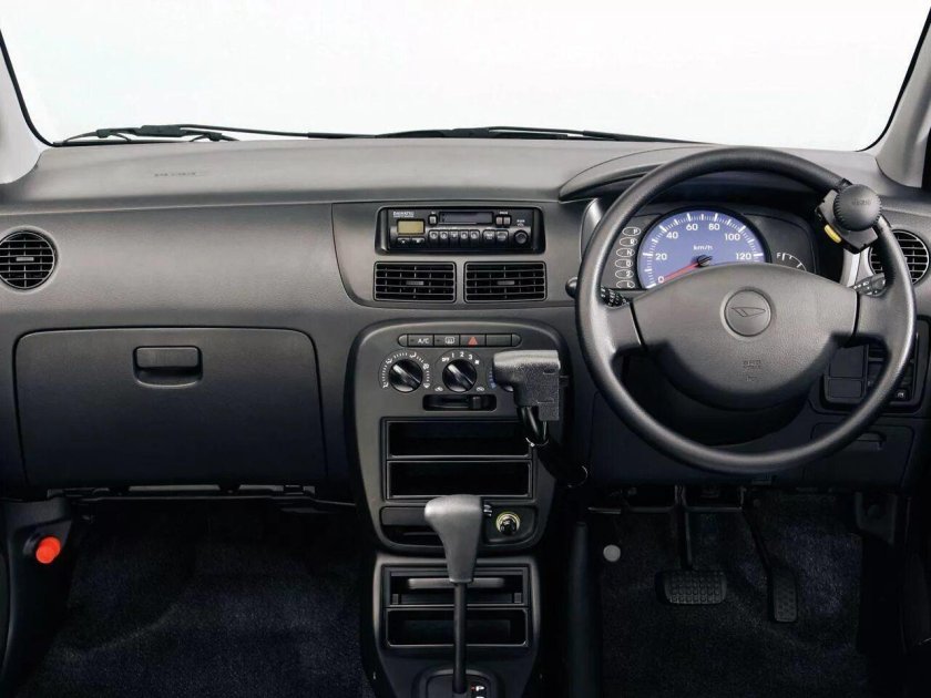 Daihatsu Mira 2003 салон