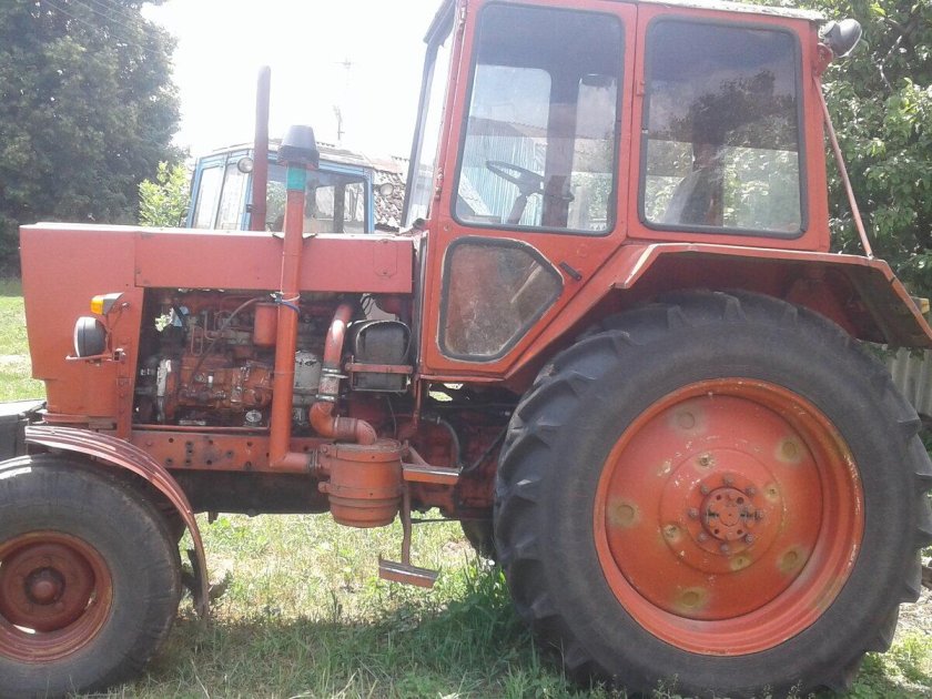 Трактор колесный ЮМЗ-6