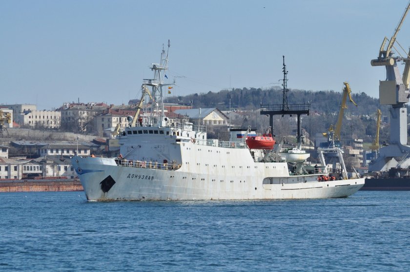 Сенеж судно