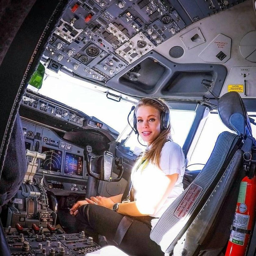 Девушка пилот