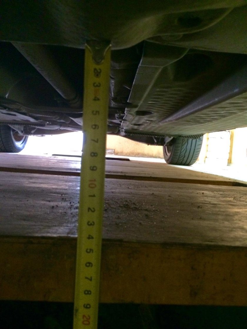 Машина Шкода дорожный просвет и желание бензина