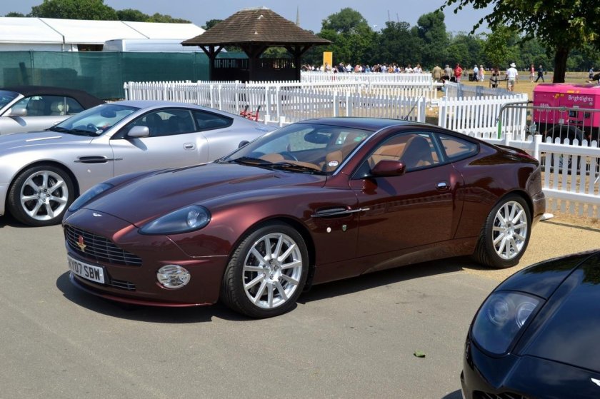 Aston Martin Vanquish 2003