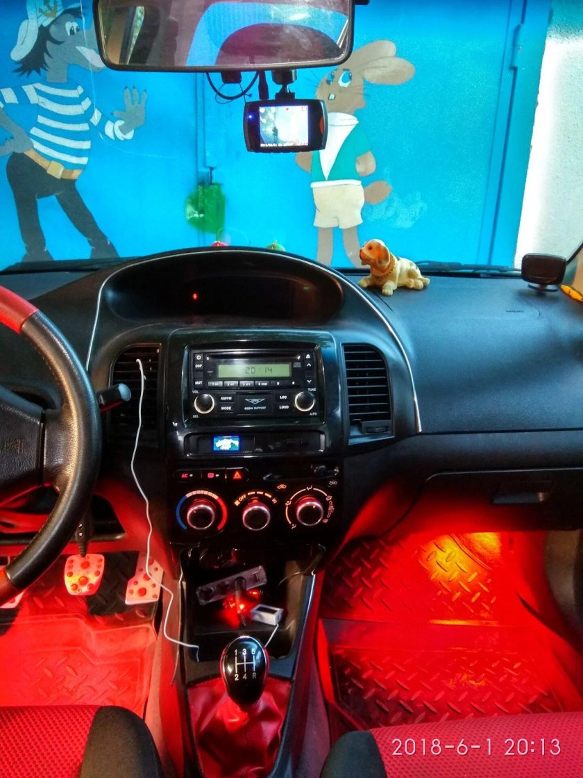 Geely MK Cross салон