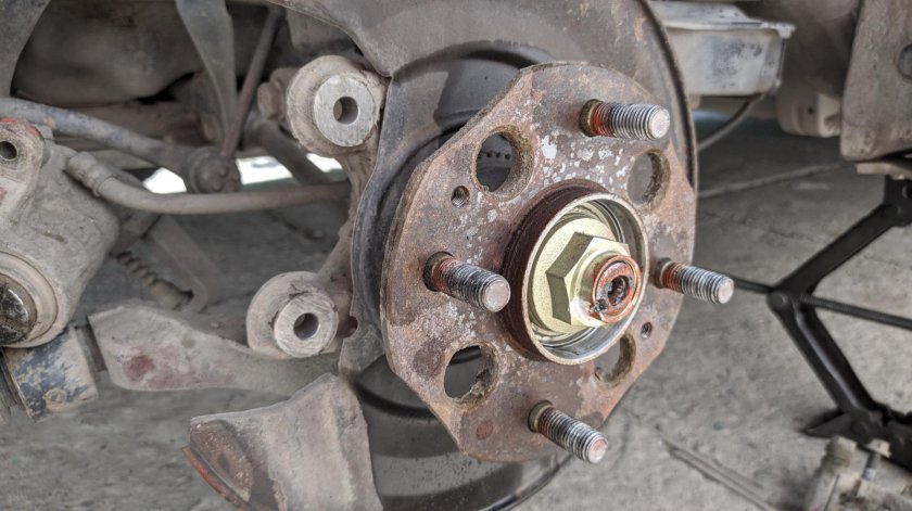 Замена задней ступицы Хонда Прелюд 5