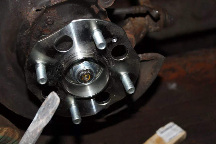 Замена ступичного подшипника Хонда Прелюд 1.8 дуал карб