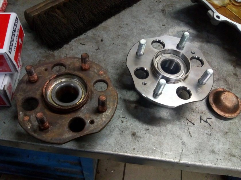 Хонда Аккорд 6 задняя ступица