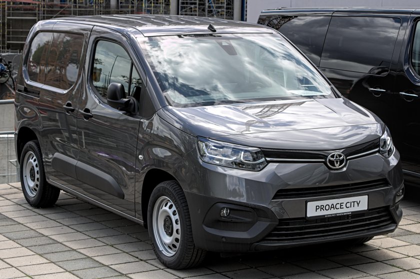 Задний бампер Toyota Proace
