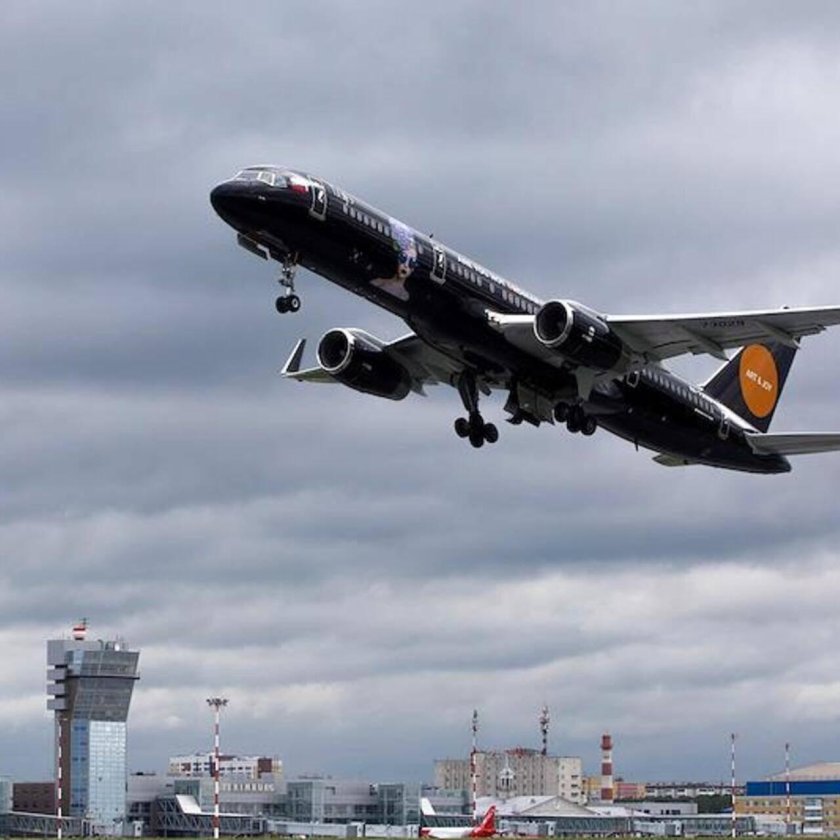 Боинг 757 Азур черный