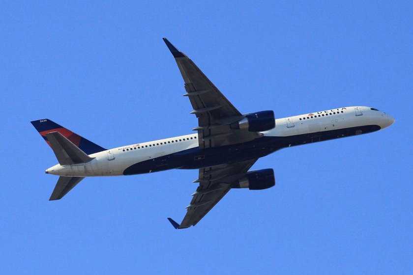 Черный Boeing-757-200bj