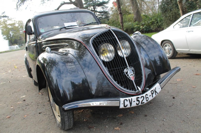 Старый Пежо 202