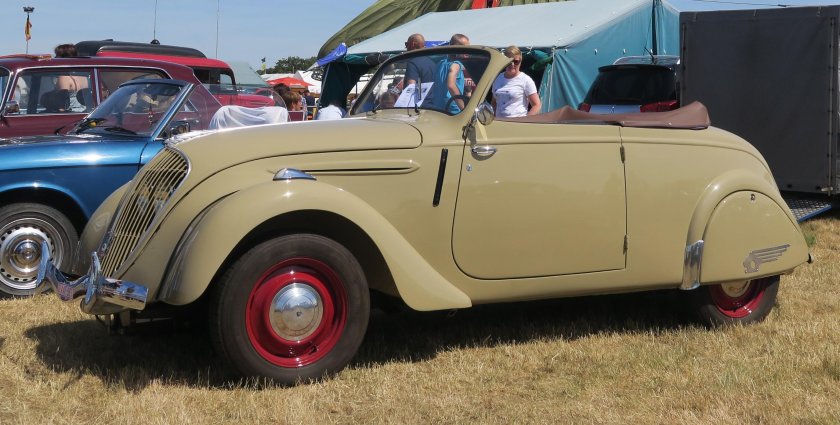 1948 Peugeot 202 canadienne сзади