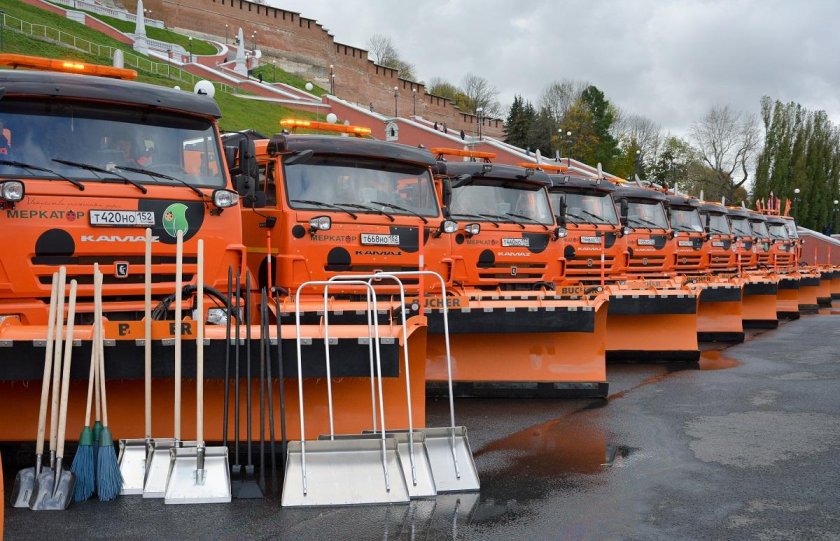 Дорожно-коммуна машина