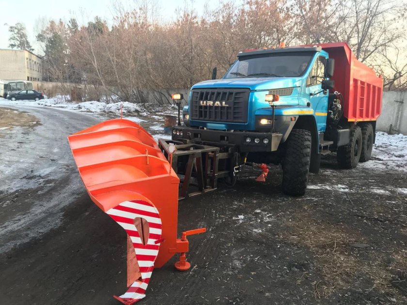 Урал Некст комбинированная дорожная машина
