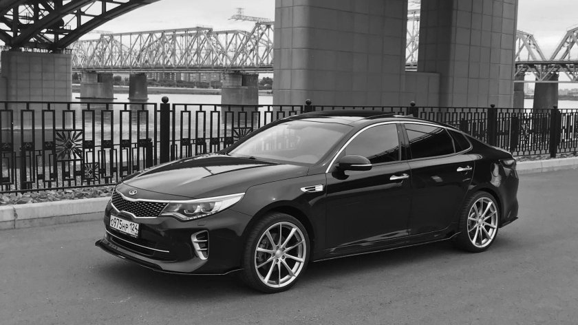 Kia Optima черная