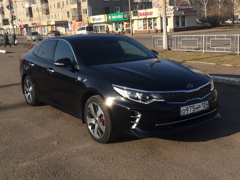 Kia Optima черная