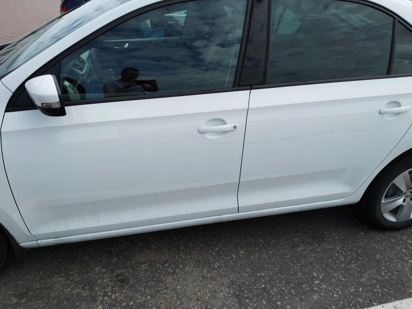 Дверь Шкода Рапид передняя