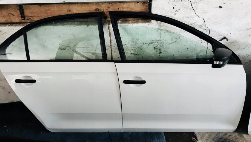 Дверь Skoda Rapid