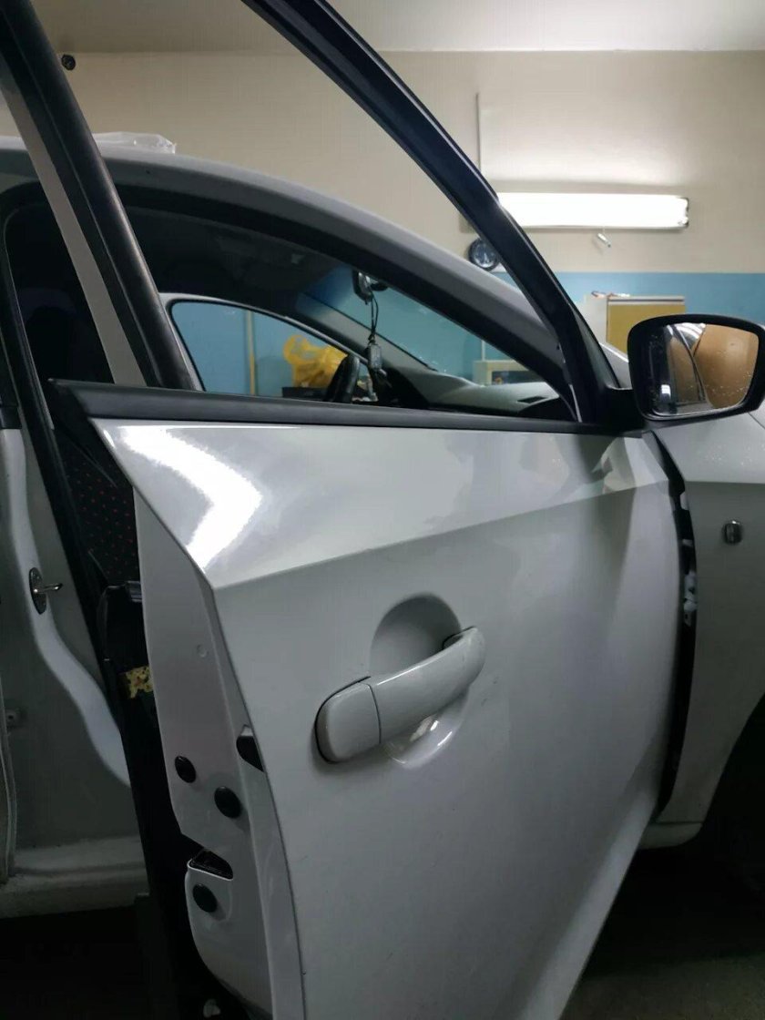 Дверь Шкода Рапид передняя