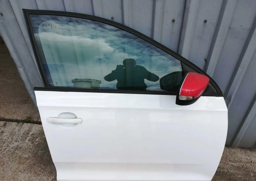 Дверь Шкода Рапид передняя