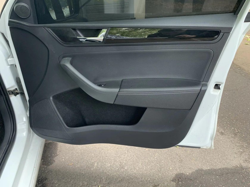 Карман на дверь автомобиля