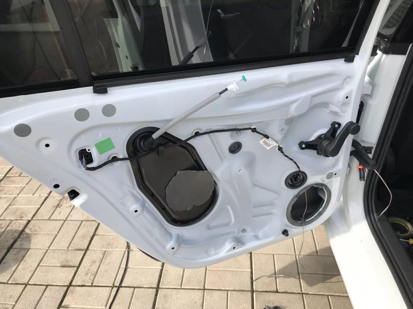 Задняя дверь Шкода Рапид