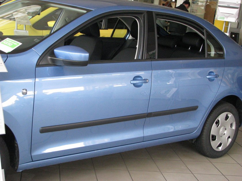 Молдинги Skoda Rapid