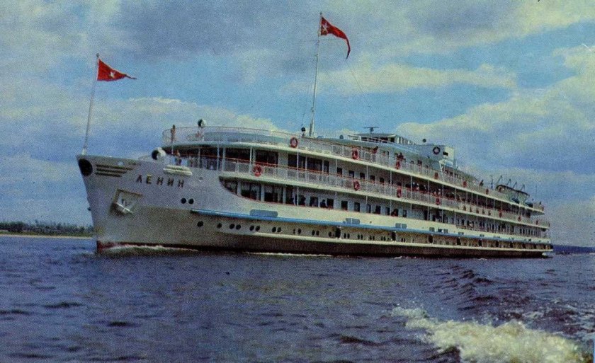 Теплоход Ленин дизель электроход