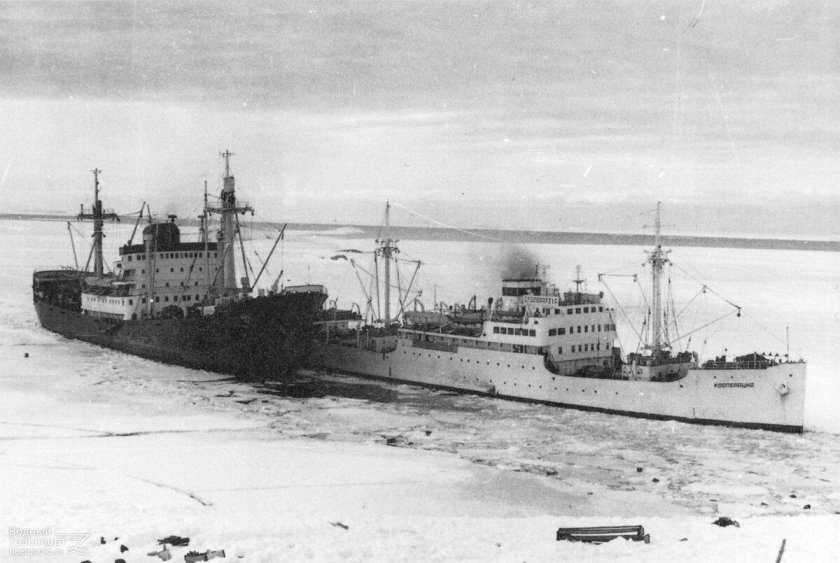 Теплоход Индигирка