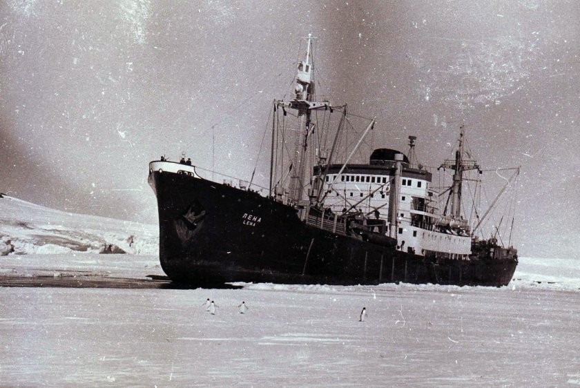 Дизель электроход Обь судно