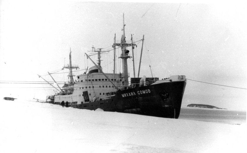 Ледокол Михаил сомов 1985