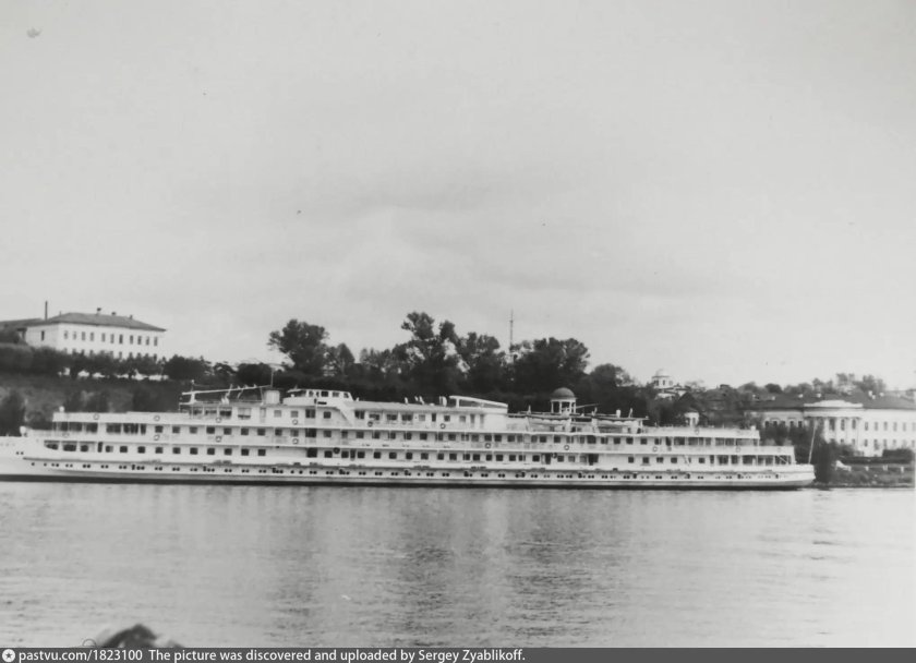 Россия дизель-электроход